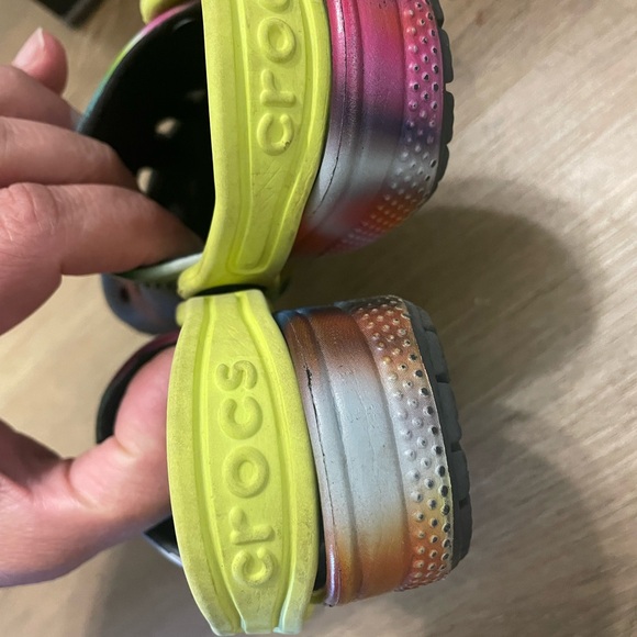 Crocs for toddlers size 6 multicolor - Picture 2 of 4